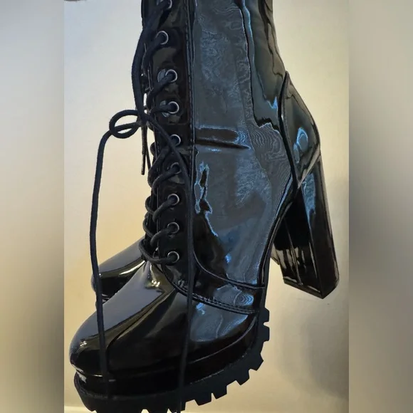 Wild Diva Womens Lace-Up Lug Sole Chunky Block Platform Combat Ankle Booties 8.5 - Picture 2 of 9